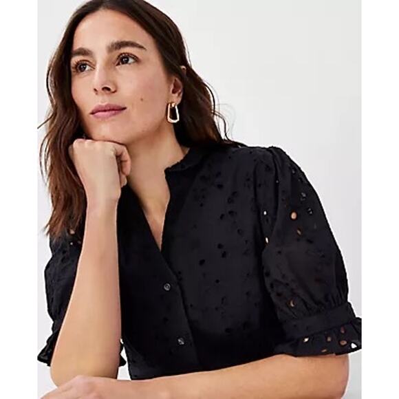 ANN TAYLOR Petite Eyelet Ruffle Button Top In Black NWT size SP - Picture 1 of 7